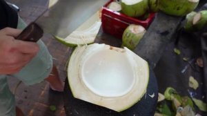 Продавец кокосового сока. Камбоджа