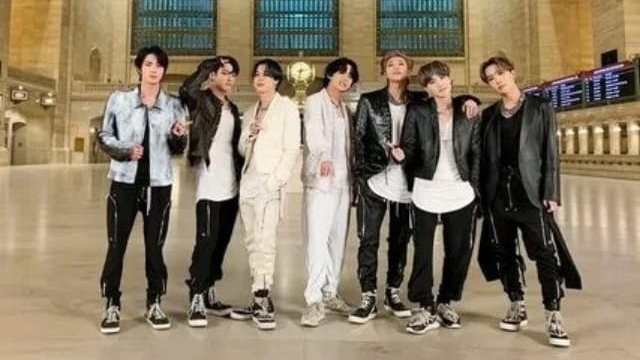 BTS возвращаются! Тур на миллиард долларов и прорыв HYBE в мировую элиту 🌍💜