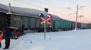 В Кемеровской области поезд сбил автомобиль на железнодорожном переезде