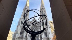 США. Праздничная атмосфера на 5-й и 6-й авеню, Манхэттен, Нью-Йорк