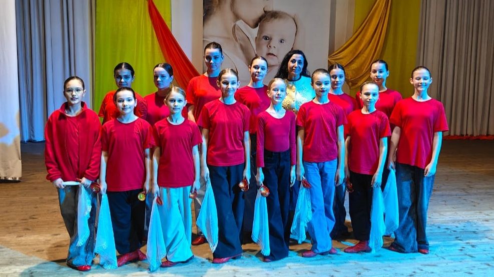 ДЕНЬ МАТЕРИ. ФИНАЛЬНЫЙ НОМЕР. АНТ "ЛЕБЁДУШКИ". смотреть онлайн