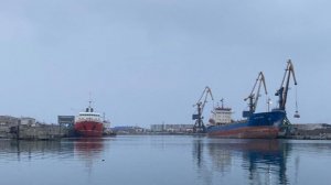 Паромную переправу между Сахалином и материком закрыли из-за циклона