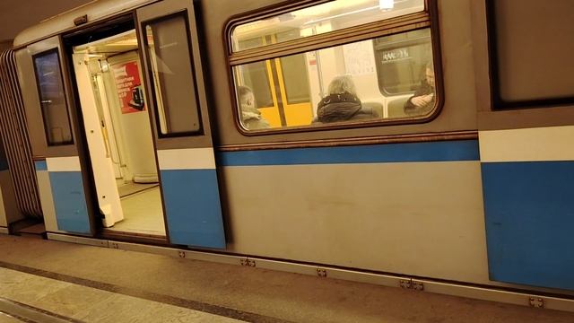 Электропоезд 81-740/741 Русич на станции метро Строгино