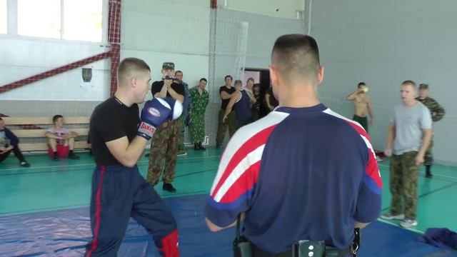 Паша Кирсанов катал Муравья рукопашка