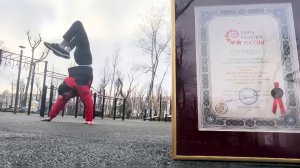 Невероятный рекорд по ходьбе на руках установил житель Северной Осетии