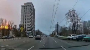 🚀💥Момент прилета "Искандера" по цели в Днепропетровске сегодня утром.