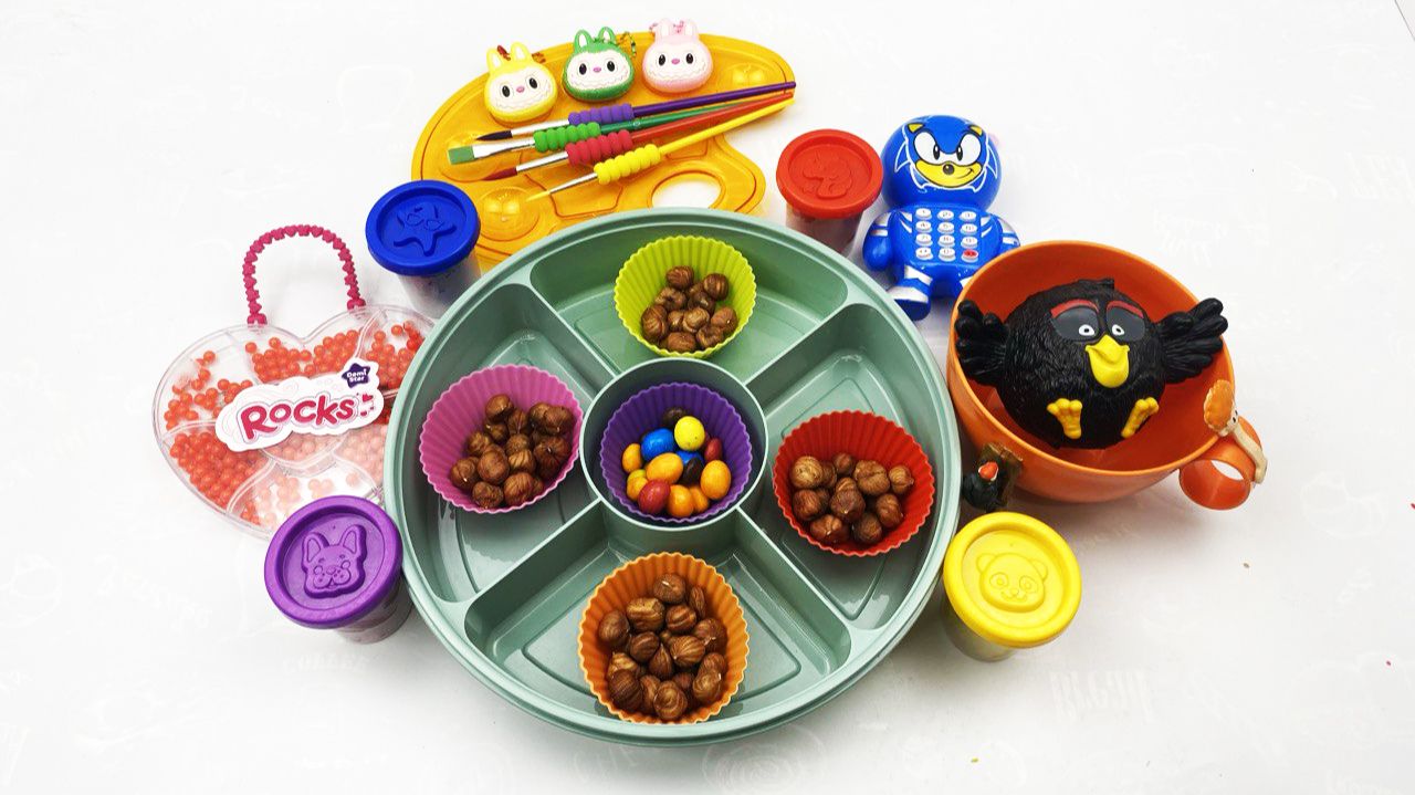 Мультики для малышей. Прквращаем яркие цветные игрушки в бусинки. Мультики залипалки детям