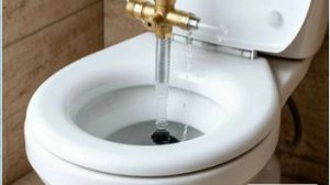 Как регулируется уровень воды в бачке унитаза.