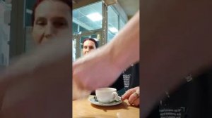 Зашли позавтракать и пообедать в 2 часа дня 🤦