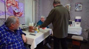 Суровая жизнь в Сибири без электричества и газа Вкусно кушаю булочку Покупки на пенсию