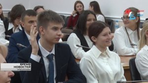 Волгоградские старшеклассники сменили школьные парты на зал заседаний ГорДумы