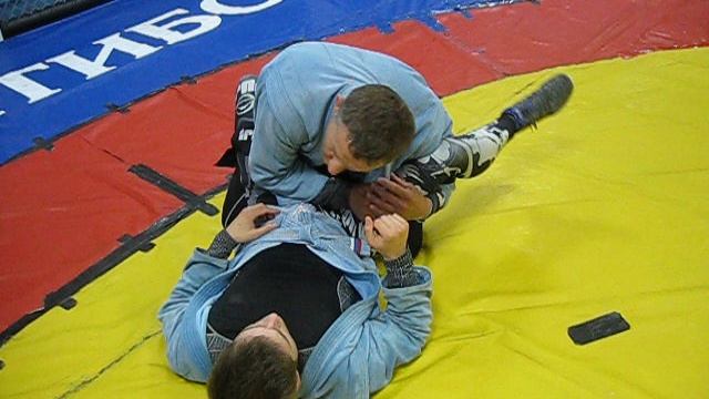 2017 год. Проход ног с захватом своей одежды для дальнейших атак.