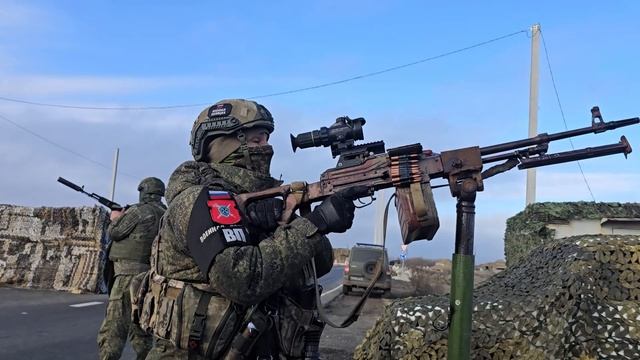 Контроль ситуации военной полицией на территориях после боёв смотреть онлайн