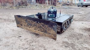 Снегоуборщик УМКА гусеничный робот с отвалом