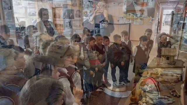 В школе №37 г.Севастополя выставка "ЗЕРНА" знакомит школьников с русским народным наследием смотреть онлайн