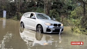 Едут по воде