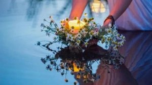 Вдаль веночек уплывал (1)