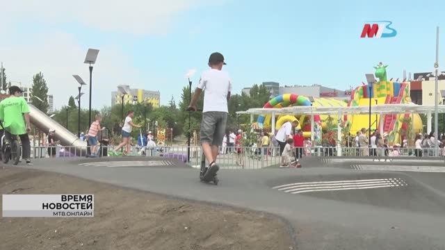 Волгоградцы проводят время в обновленном парке Героев-летчиков