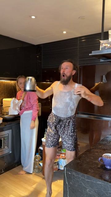 Музыка😜. Леон и его семья #юмор @64417353770