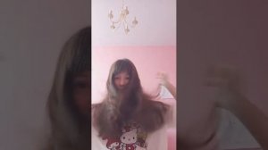 Кейси делает макияж в школу