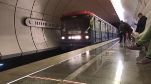 Метро Москвы очень красивая подборка станций и проезд поезда метро