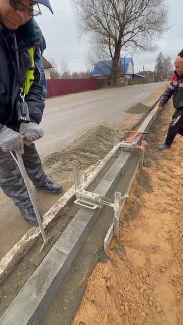 Укрепление бордюра подвижной опалубкой