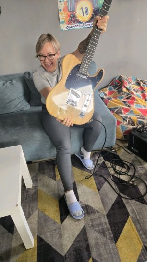 только учусь играть😎