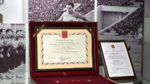 Семье футболиста Никиты Симоняна вручили золотую медаль Героя Труда