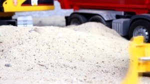 Для детей! Битва машинок кто станет королём дороги