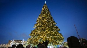 Первую в России новогоднюю елку зажгли в Якутске