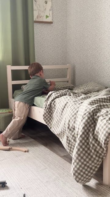 Детская кровать «Егорка»: уютные моменты на кровати из массива дерева