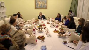 Губернатор Сергей Носов встретился с колымскими мамами в честь Дня матери