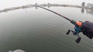 ЛОМАЕМ ЛЁД И ЛОВИМ ЩУКУ! ЗЛЫЕ ПОКЛЁВКИ. Рыбалка в МЕЖСЕЗОНЬЕ на спиннинг в 2025