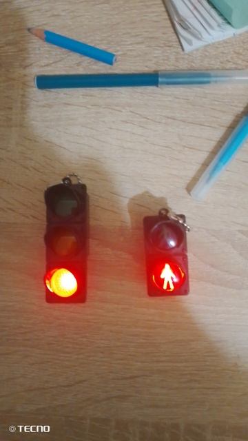 светофор горит на зелëный свет и на красный свет смотреть онлайн