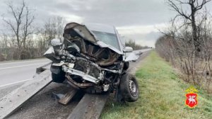 В Крыму в тройном ДТП на трассе погиб один человек, еще четверо пострадали