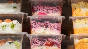 Стало известно, какой салат оказался самым выгодным на Новый год