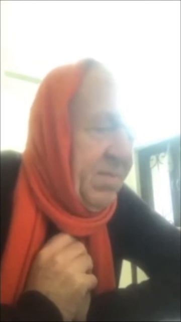 Можно ли к родным относиться так же, как к Кришне (3) - Вы думаете, что он Кришна, а он ест мясо...