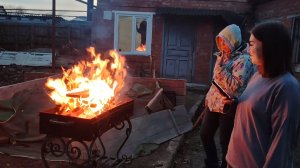 Ейск ! Вечар субботы, кухонные работы отложили и решили отдохнуть за семейным ужином.