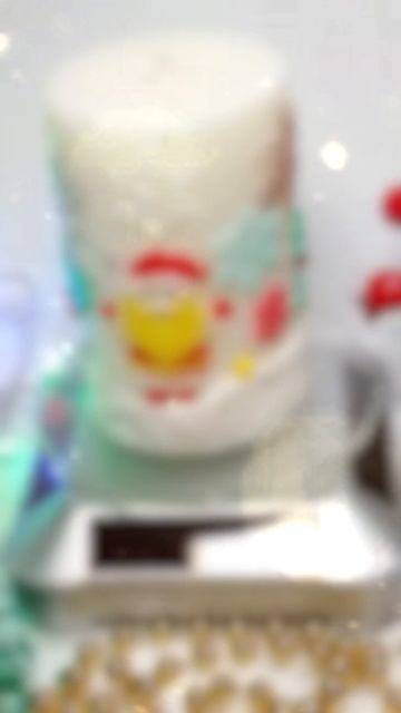 🕯 Свеча «Дед Мороз и снежинки»