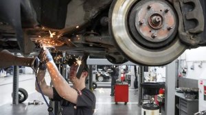 Россияне жалуются на нарушение сроков ремонта авто по страховке