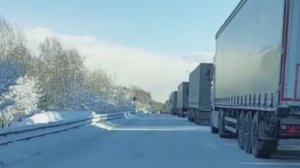 Непогода и снегопады привели к пробкам и авариям на дорогах России и США