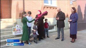 Многодетные мамы в экс-столице Ингушетии получили цветы и подарки от градоначальника
