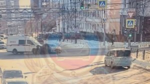 Иномарка столкнулась со скорой в Хабаровске, один человек госпитализирован