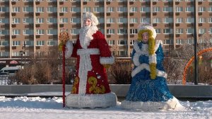 Русский стиль, герои народных сказок и яркие гирлянды: как украсили главную площадь области