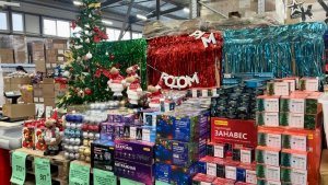 В Светофоре классные завалы посуды! Много новинок для кухни. Красивые тарелки, кружки, кастрюли.