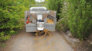 Навесной пескоразбрасыватель Весёлый Снеговик