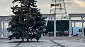 Керченская новогодняя красавица с каждым днем становится всё наряднее