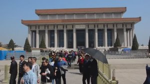 Мавзолей Мао в Пекине: поток людей (2013)