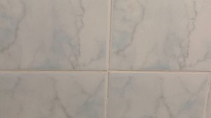 Как легко и быстро очистить от желтизны и плесени плитку