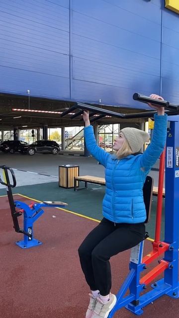 Уличный тренажер верхняя тяга с регулировкой AVU001 AVENIR sport - выполнение упражнения